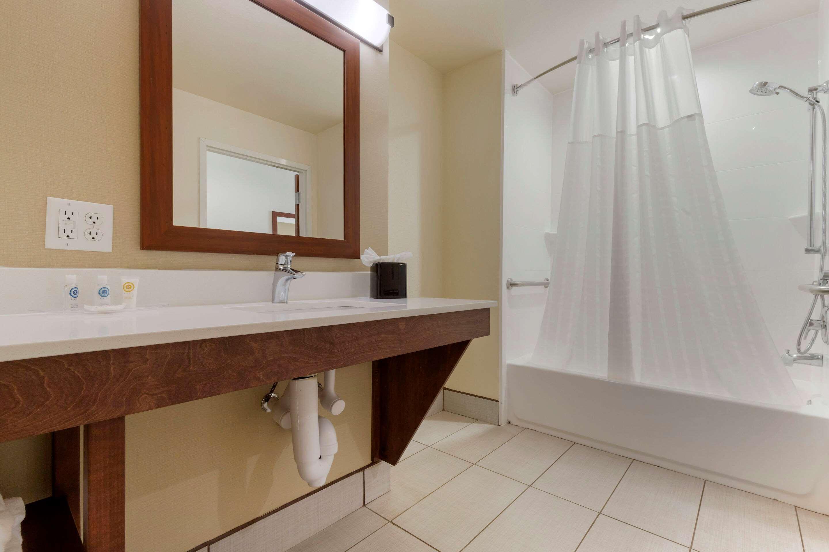 Comfort Suites Greenville South Piedmont Экстерьер фото