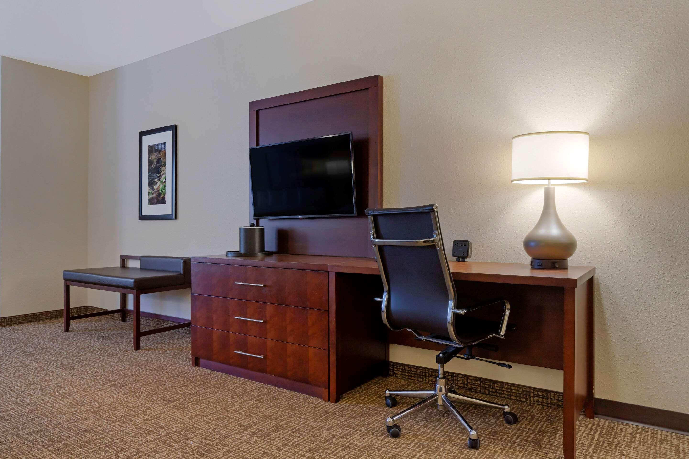 Comfort Suites Greenville South Piedmont Экстерьер фото